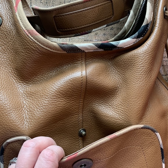 Authentic Burberry leather hobo bag. Used, but only worn 2x. No storage bag. - Picture 9 of 13